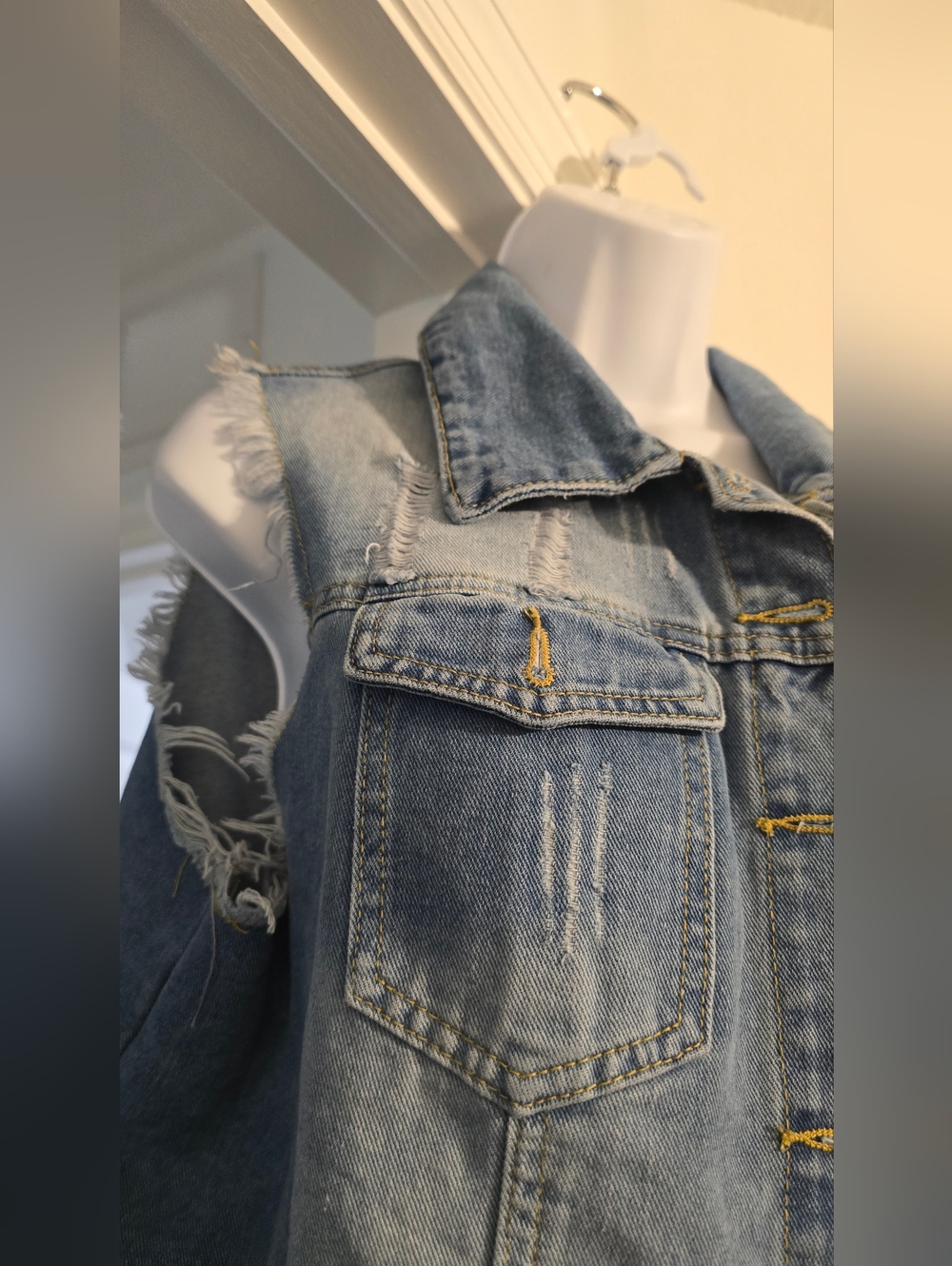 Distressed oversized Blue Collared Denim Jean Vest Size XL Button Front - Picture 5 of 8